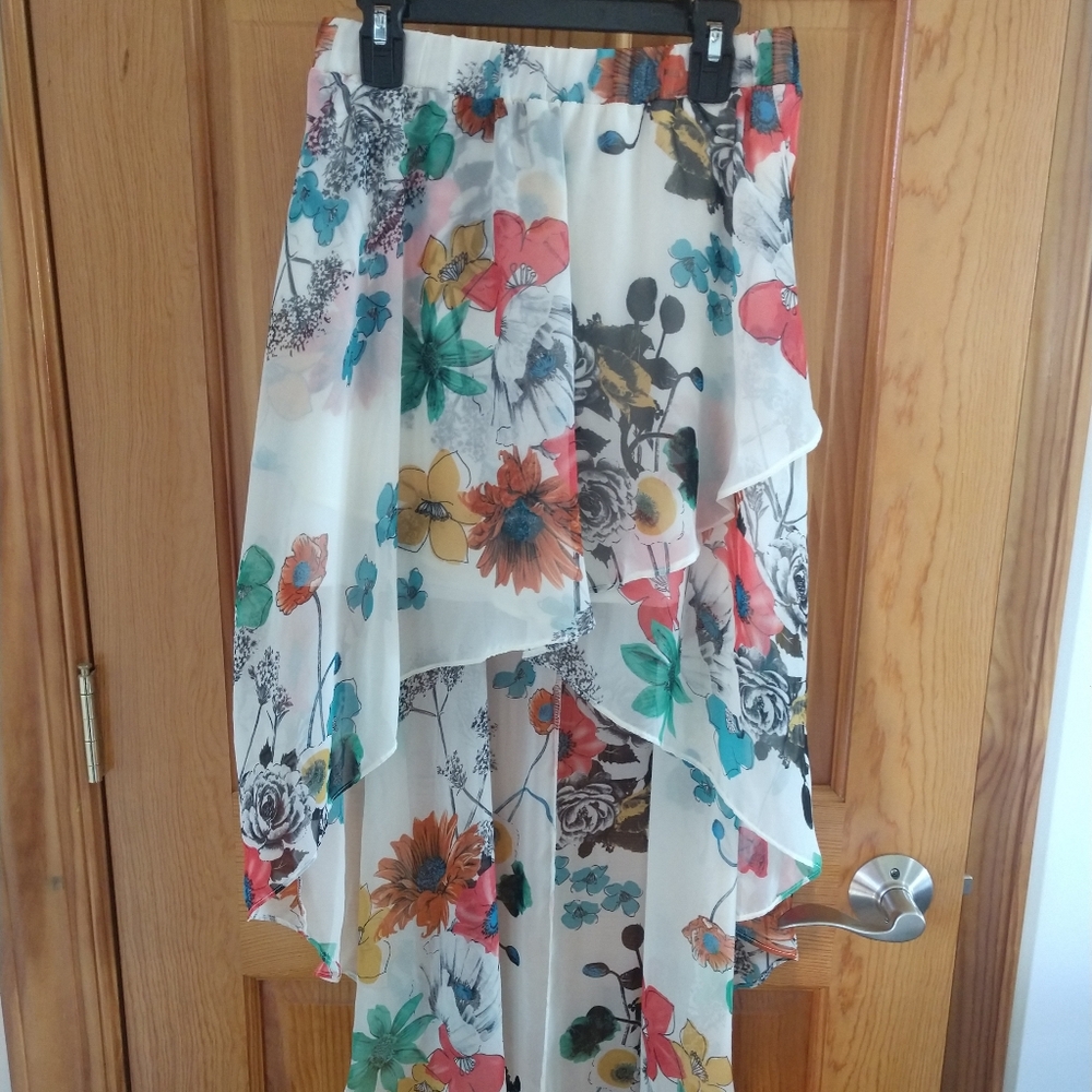 🌻3/$30 Floral High-Low Skirt